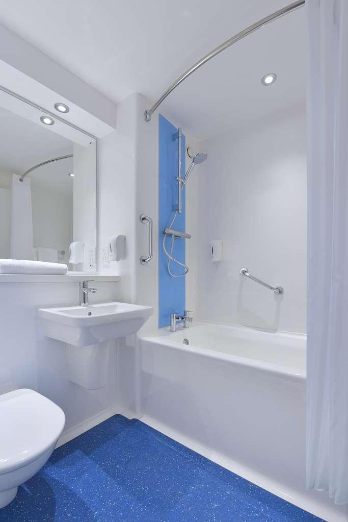 Travelodge Caerphilly Pokoj fotografie